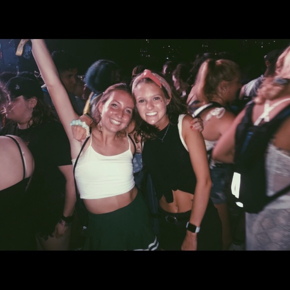 Meet your Posher, Shelby - Picture 3 of 4